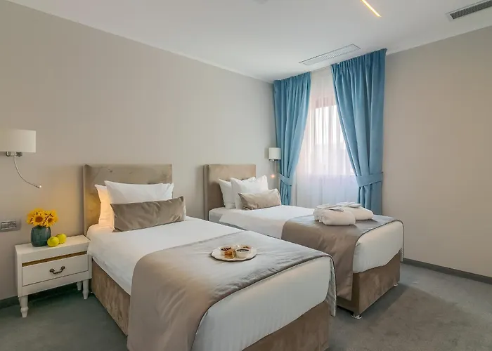 New Era Old Town Party Zone Bucharest- Parking With Fee Nearby - Not At The ! Hotel 4*