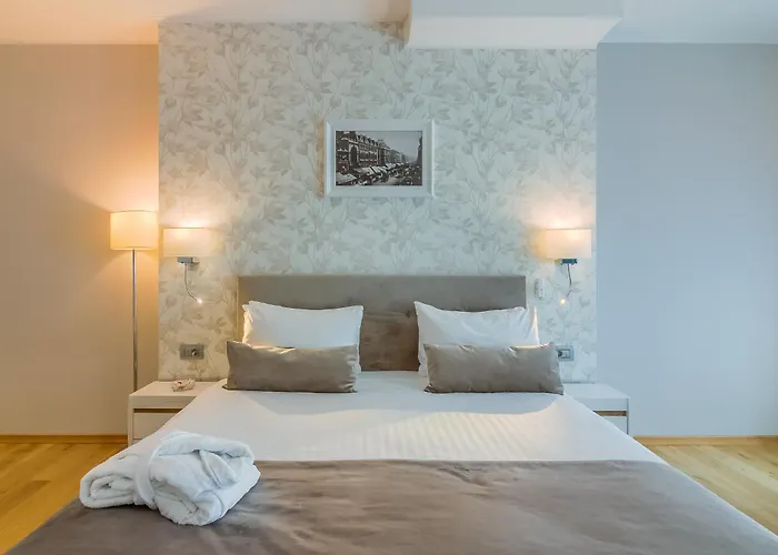 Hotel New Era Old Town Party Zone Bucharest- Parking With Fee Nearby - Not At The !