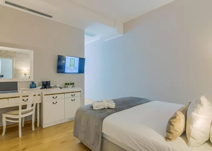 New Era Old Town Party Zone Bucharest- Parking With Fee Nearby - Not At The !