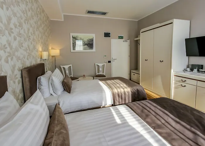 New Era Old Town Party Zone Bucharest- Parking With Fee Nearby - Not At The ! Hotel