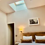 New Era Old Town Party Zone Bucharest- Parking With Fee Nearby - Not At The ! Hotel 4*