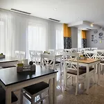 New Era Hotel Old Town Vibrant Nightlife Zone - Parking With Fee Nearby - Not At The Hotel ! 4* בוקרשט