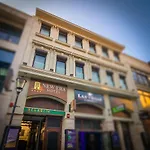 New Era Hotel Old Town Vibrant Nightlife Zone - Parking With Fee Nearby - Not At The Hotel ! מלון בוקרשט
