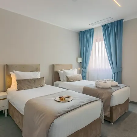 New Era Hotel Old Town - Parking With Fee Nearby - Not At The Hotel ! Hotel 4*