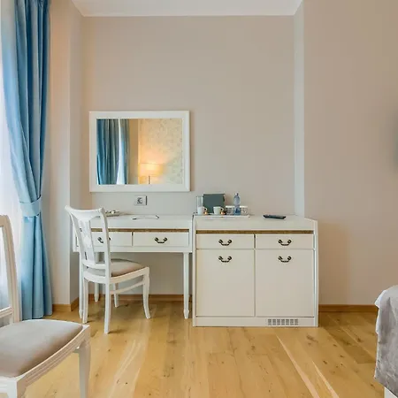 New Era Hotel Old Town - Parking With Fee Nearby - Not At The Hotel ! Bucharest