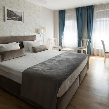 Hotel New Era Hotel Old Town - Parking With Fee Nearby - Not At The Hotel ! 4*