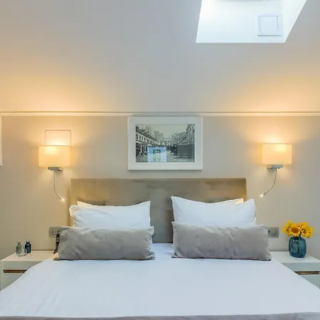 New Era Old Town Party Zone Bucharest- Parking With Fee Nearby - Not At The !