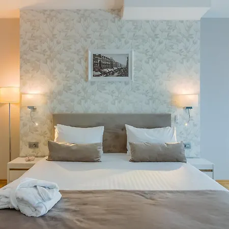 Hotel New Era Hotel Old Town - Parking With Fee Nearby - Not At The Hotel !