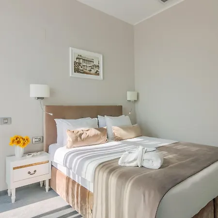 New Era Old Town Party Zone Bucharest- Parking With Fee Nearby - Not At The !