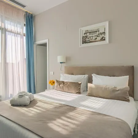New Era Hotel Old Town - Parking With Fee Nearby - Not At The Hotel ! Bucharest