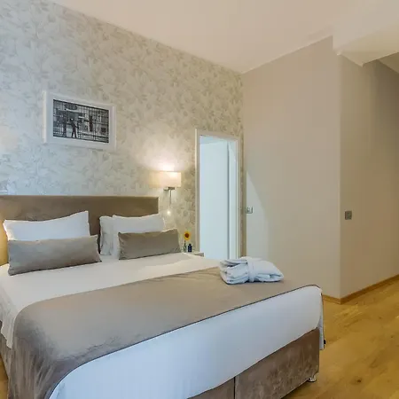 New Era Hotel Old Town - Parking With Fee Nearby - Not At The Hotel !