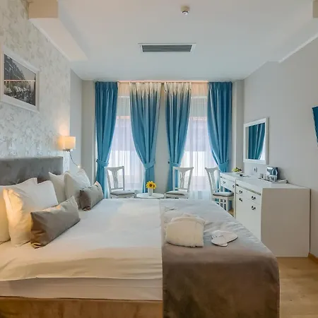New Era Hotel Old Town - Parking With Fee Nearby - Not At The Hotel ! Hotel Bucharest