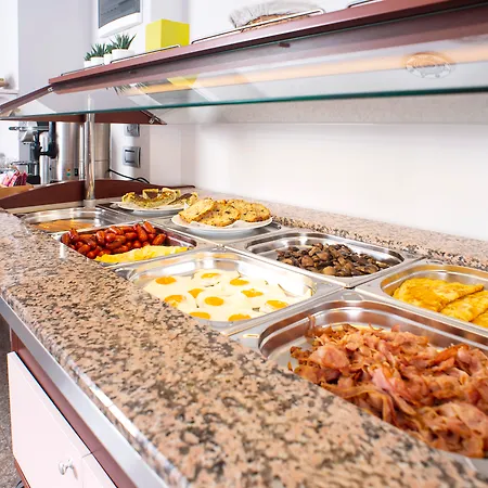 New Era Old Town Party Zone Bucharest- Parking With Fee Nearby - Not At The ! 4*