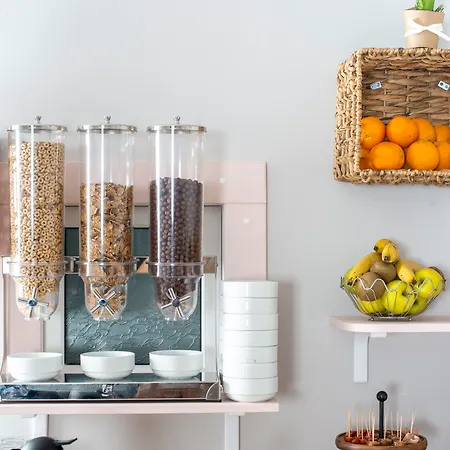 New Era Old Town Party Zone Bucharest- Parking With Fee Nearby - Not At The ! Otel