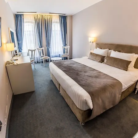 New Era Hotel Old Town - Parking With Fee Nearby - Not At The Hotel ! Hotel Bucharest