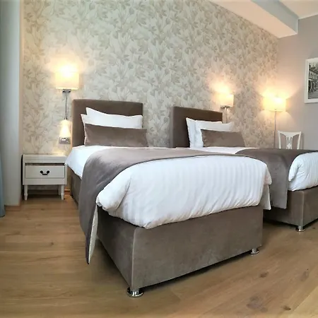 New Era Hotel Old Town - Parking With Fee Nearby - Not At The Hotel ! Bucharest