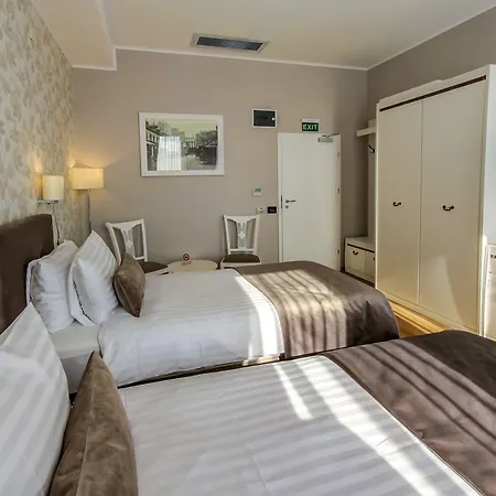 New Era Hotel Old Town - Parking With Fee Nearby - Not At The Hotel ! Hotel