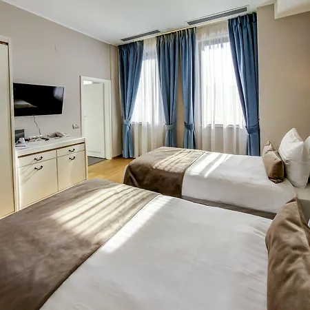 New Era Hotel Old Town - Parking With Fee Nearby - Not At The Hotel ! 4*