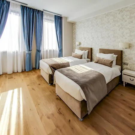 New Era Old Town Party Zone Bucharest- Parking With Fee Nearby - Not At The ! Ξενοδοχείο