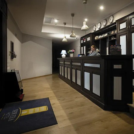 New Era Old Town Party Zone Bucharest- Parking With Fee Nearby - Not At The ! Hotel Bukarest