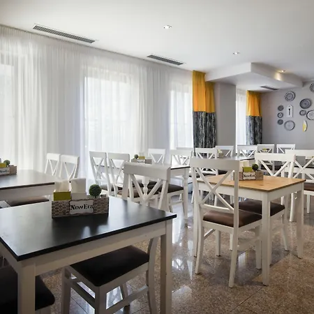 New Era Hotel Old Town - Parking With Fee Nearby - Not At The Hotel ! 4* Bucharest
