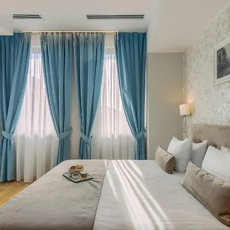 New Era Hotel Old Town - Parking With Fee Nearby - Not At The Hotel ! Bucharest