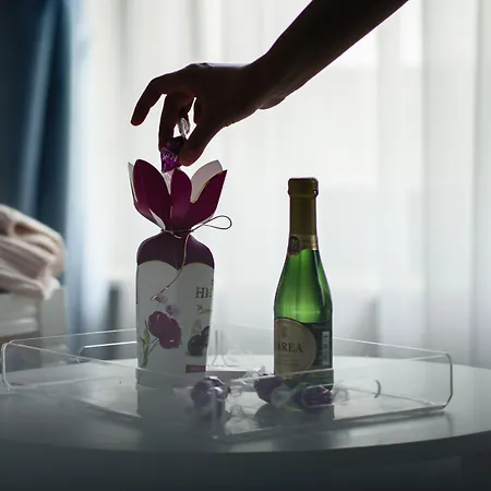 New Era Old Town Party Zone Bucharest- Parking With Fee Nearby - Not At The ! Ξενοδοχείο 4*