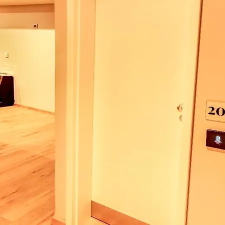New Era Hotel Old Town - Parking With Fee Nearby - Not At The Hotel ! 4*