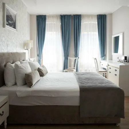 Otel New Era Old Town Party Zone Bucharest- Parking With Fee Nearby - Not At The !