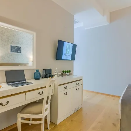 New Era Old Town Vibrant Nightlife Zone - Parking With Fee Nearby - Not At The ! Hotel 4*