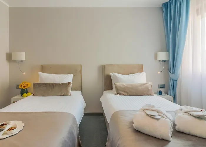 New Era Old Town Party Zone Bucharest- Parking With Fee Nearby - Not At The ! Hotel 4*