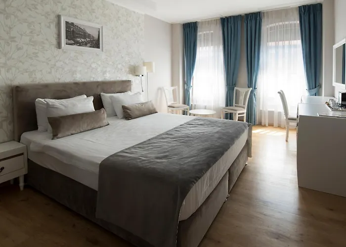 Hotel New Era Old Town Party Zone Bucharest- Parking With Fee Nearby - Not At The ! 4*