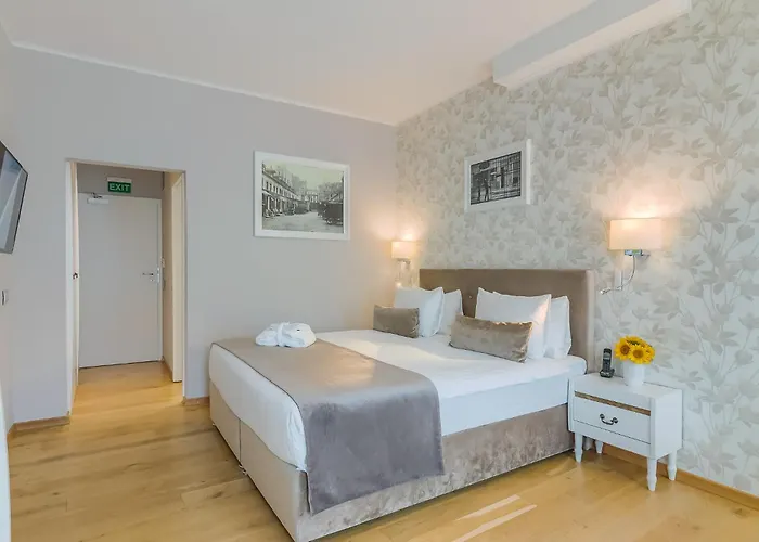 New Era Old Town Party Zone Bucharest- Parking With Fee Nearby - Not At The ! Bukarest