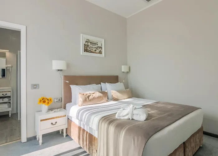 New Era Old Town Party Zone Bucharest- Parking With Fee Nearby - Not At The !