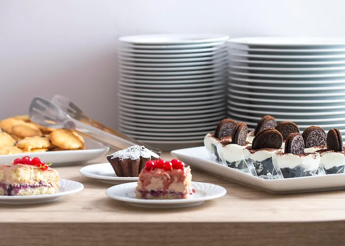 New Era Old Town Party Zone Bucharest- Parking With Fee Nearby - Not At The ! 4* Bukarest