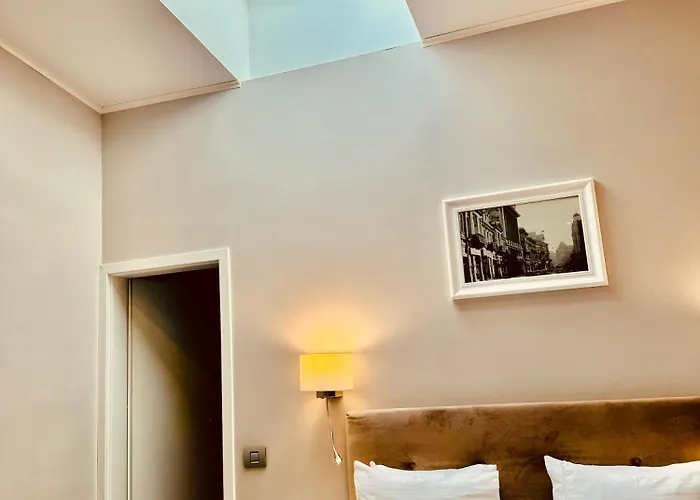 New Era Old Town Party Zone Bucharest- Parking With Fee Nearby - Not At The ! Hotel 4*