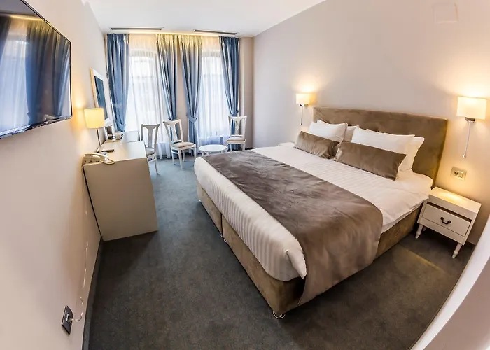 New Era Old Town Party Zone Bucharest- Parking With Fee Nearby - Not At The ! Hotel Bukarest