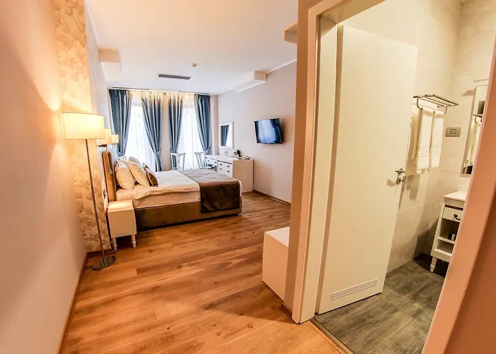 New Era Old Town Party Zone Bucharest- Parking With Fee Nearby - Not At The ! Hotel