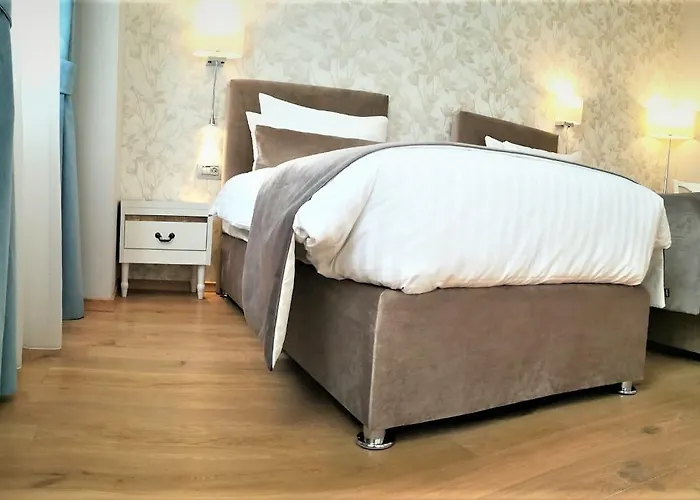 New Era Old Town Party Zone Bucharest- Parking With Fee Nearby - Not At The !