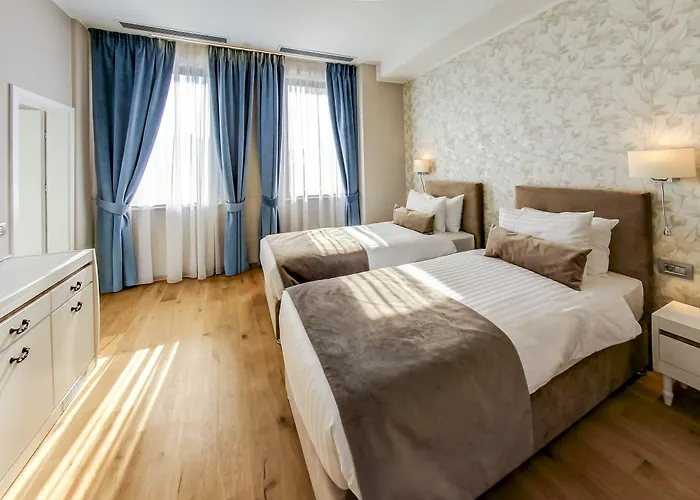 New Era Old Town Party Zone Bucharest- Parking With Fee Nearby - Not At The ! Hotel Bukarest