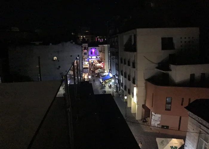 New Era Old Town Party Zone Bucharest- Parking With Fee Nearby - Not At The ! 4* Bukarest