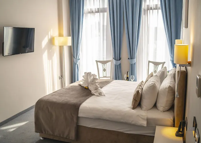 New Era Old Town Party Zone Bucharest- Parking With Fee Nearby - Not At The ! Hotel Bucureşti