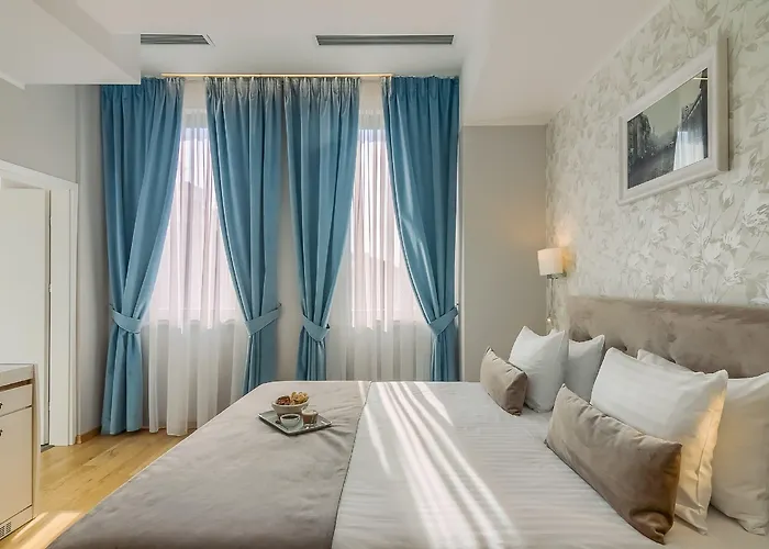 New Era Old Town Party Zone Bucharest- Parking With Fee Nearby - Not At The ! Bukarest