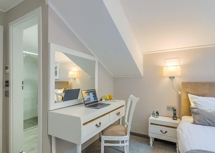 Hotel New Era Old Town Party Zone Bucharest- Parking With Fee Nearby - Not At The !