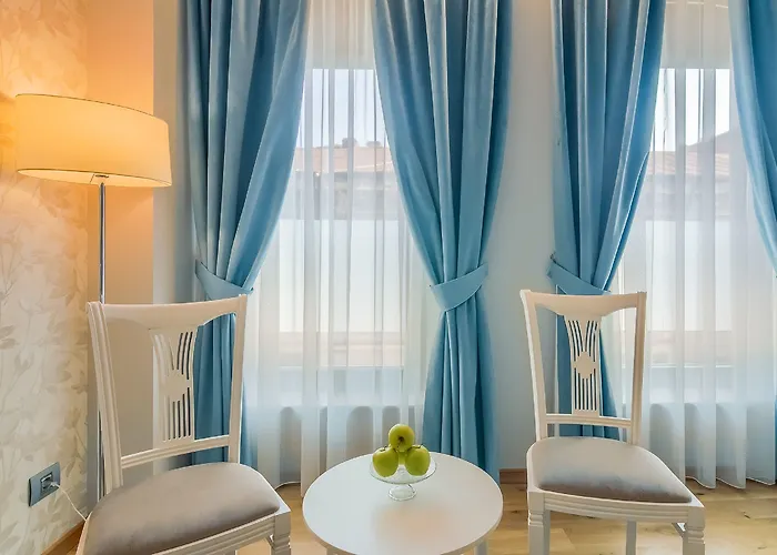 Hotel New Era Old Town Party Zone Bucharest- Parking With Fee Nearby - Not At The !