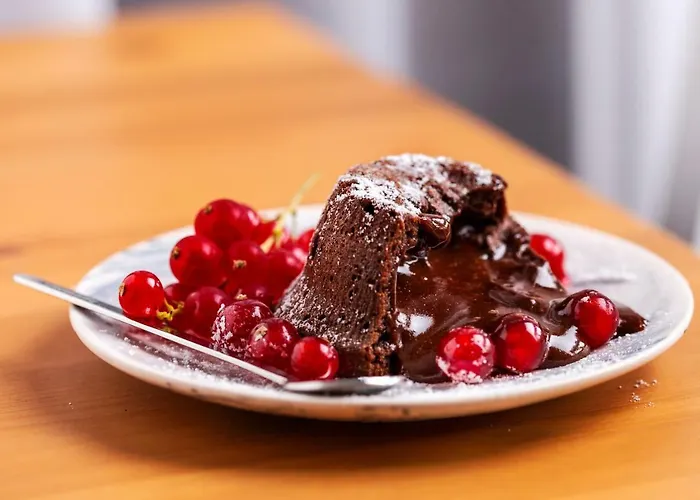 New Era Old Town Party Zone Bucharest- Parking With Fee Nearby - Not At The !