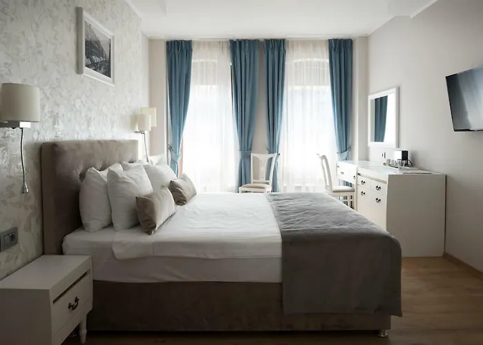 Hotel New Era Old Town Party Zone Bucharest- Parking With Fee Nearby - Not At The !