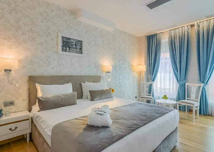New Era Old Town Party Zone Bucharest- Parking With Fee Nearby - Not At The ! Hotel 4*