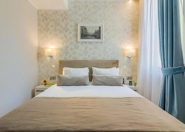 New Era Old Town Party Zone Bucharest- Parking With Fee Nearby - Not At The !