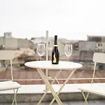 New Era Old Town Party Zone Bucharest- Parking With Fee Nearby - Not At The ! 4*